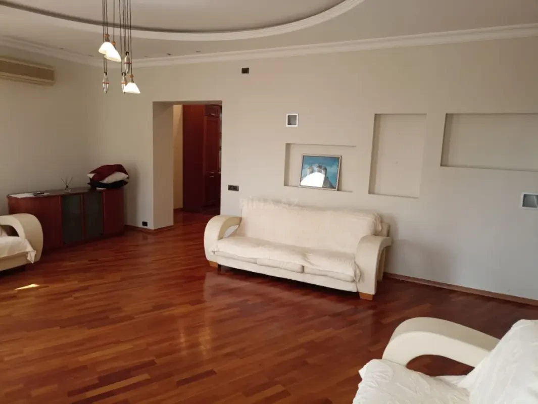 Kirayə verilir 4 otaqlı mənzil 114 m²