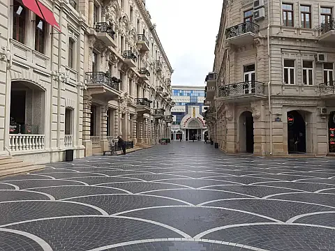 Kirayə verilir 4 otaqlı mənzil 130 m² — Bakı, Sahil qəs. 4 otaq 130.00 m²