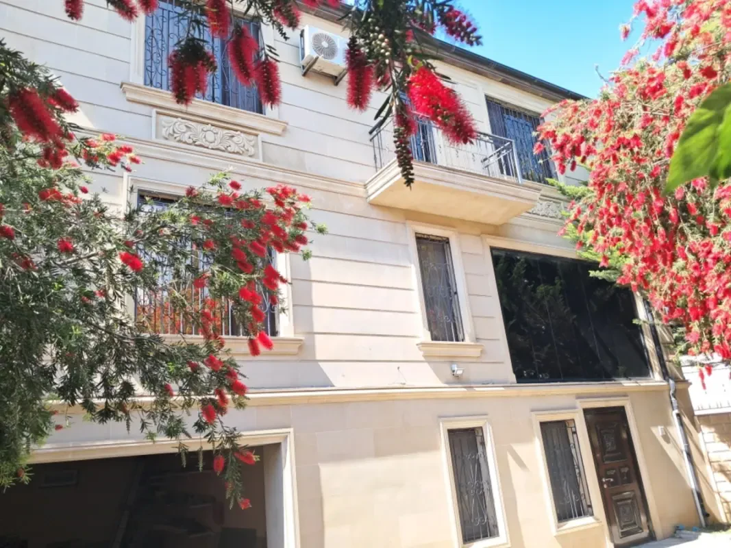 Satılır 6 otaqlı həyət evi 620 m²