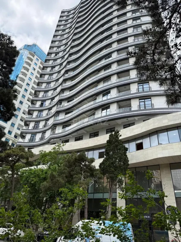 Satılır 3 otaqlı mənzil 122 m²