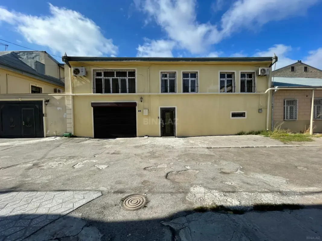 Satılır 7 otaqlı həyət evi 300 m²
