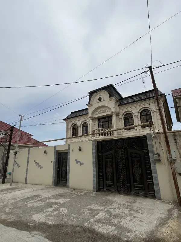 Satılır 7 otaqlı həyət evi 456 m²