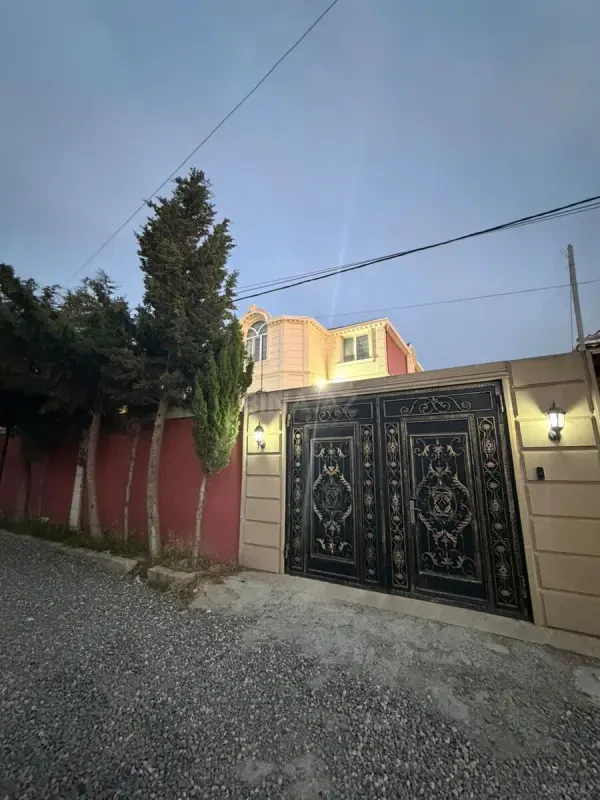 Satılır 7 otaqlı həyət evi 240 m²