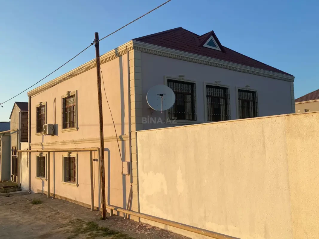 Satılır 5 otaqlı həyət evi 240 m²