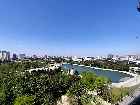 Satılır 3 otaqlı mənzil 130 m² — Bakı 3 otaq 130.00 m²