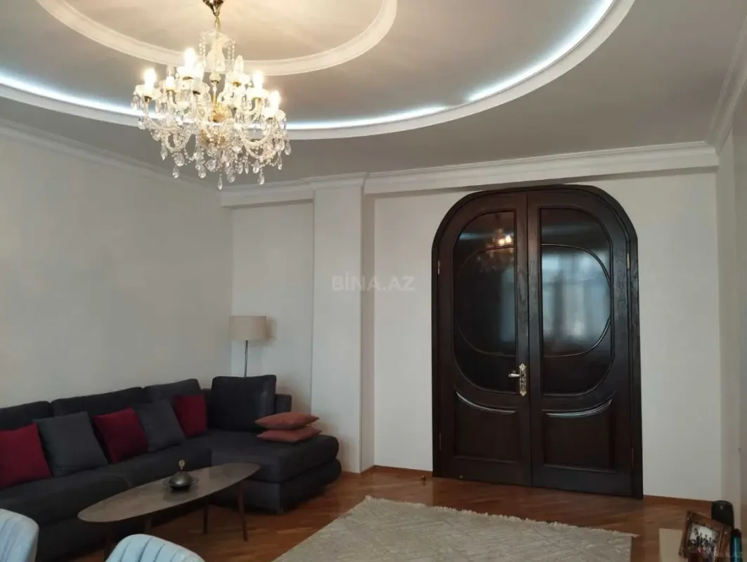 Satılır 3 otaqlı mənzil 130 m²