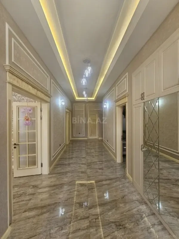 Satılır 5 otaqlı həyət evi 240 m²