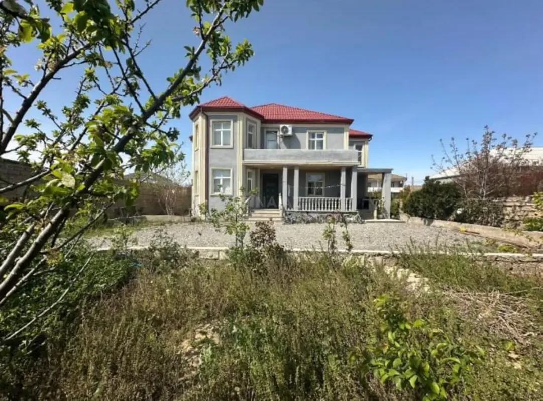 Satılır 8 otaqlı həyət evi 310 m²