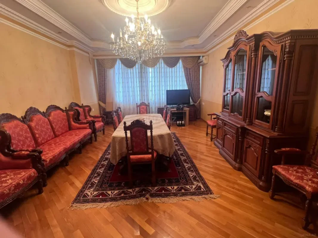Satılır 3 otaqlı mənzil 133 m²