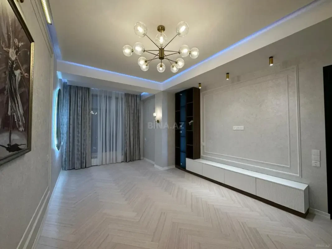 Satılır 4 otaqlı mənzil 130 m²