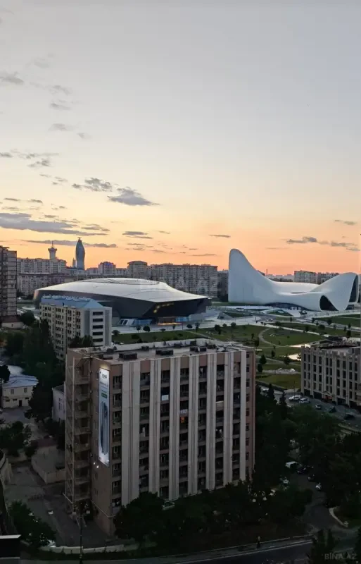 Satılır 3 otaqlı mənzil 140.6 m²