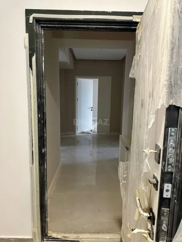 Satılır 4 otaqlı mənzil 130 m²