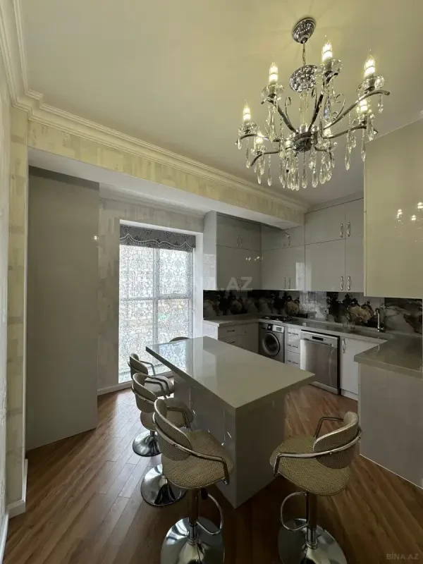 Kirayə verilir 3 otaqlı mənzil 130 m²