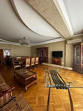 Kirayə verilir 4 otaqlı mənzil 175 m² — Bakı 4 otaq 175.00 m²