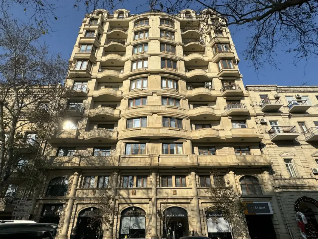 Satılır 3 otaqlı mənzil 160 m²