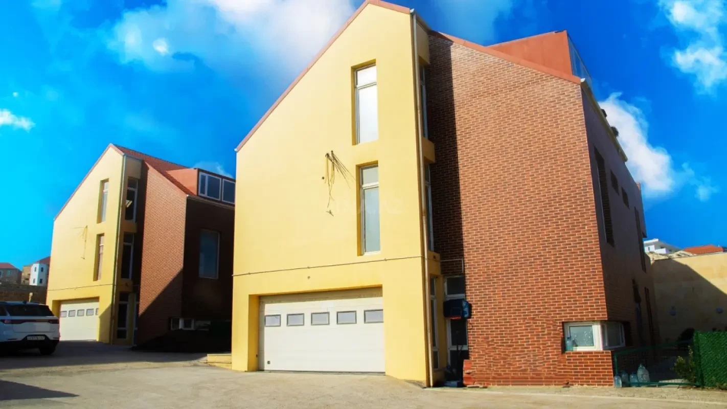 Satılır 7 otaqlı həyət evi 450 m²