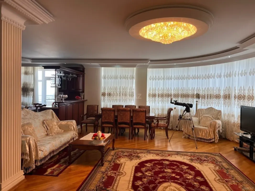 Satılır 3 otaqlı mənzil 175 m²
