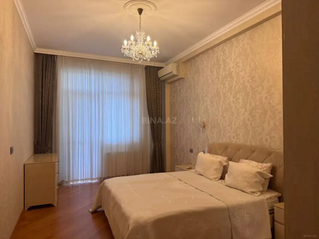 Kirayə verilir 2 otaqlı mənzil 130 m²