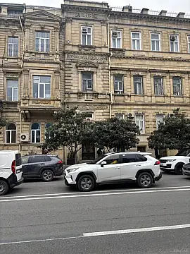 Kirayə verilir 8 otaqlı mənzil 361 m² — Bakı 8 otaq 361.00 m²