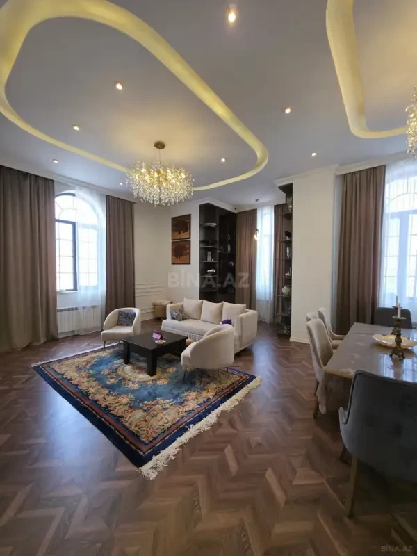 Satılır 4 otaqlı mənzil 167 m²