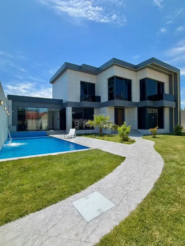 Satılır 5 otaqlı həyət evi 300 m²
