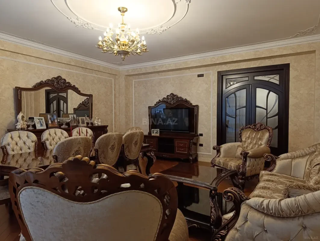 Satılır 4 otaqlı mənzil 202 m²