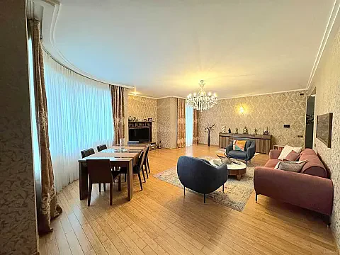 Satılır 4 otaqlı mənzil 208 m² — Bakı 4 otaq 208.00 m²