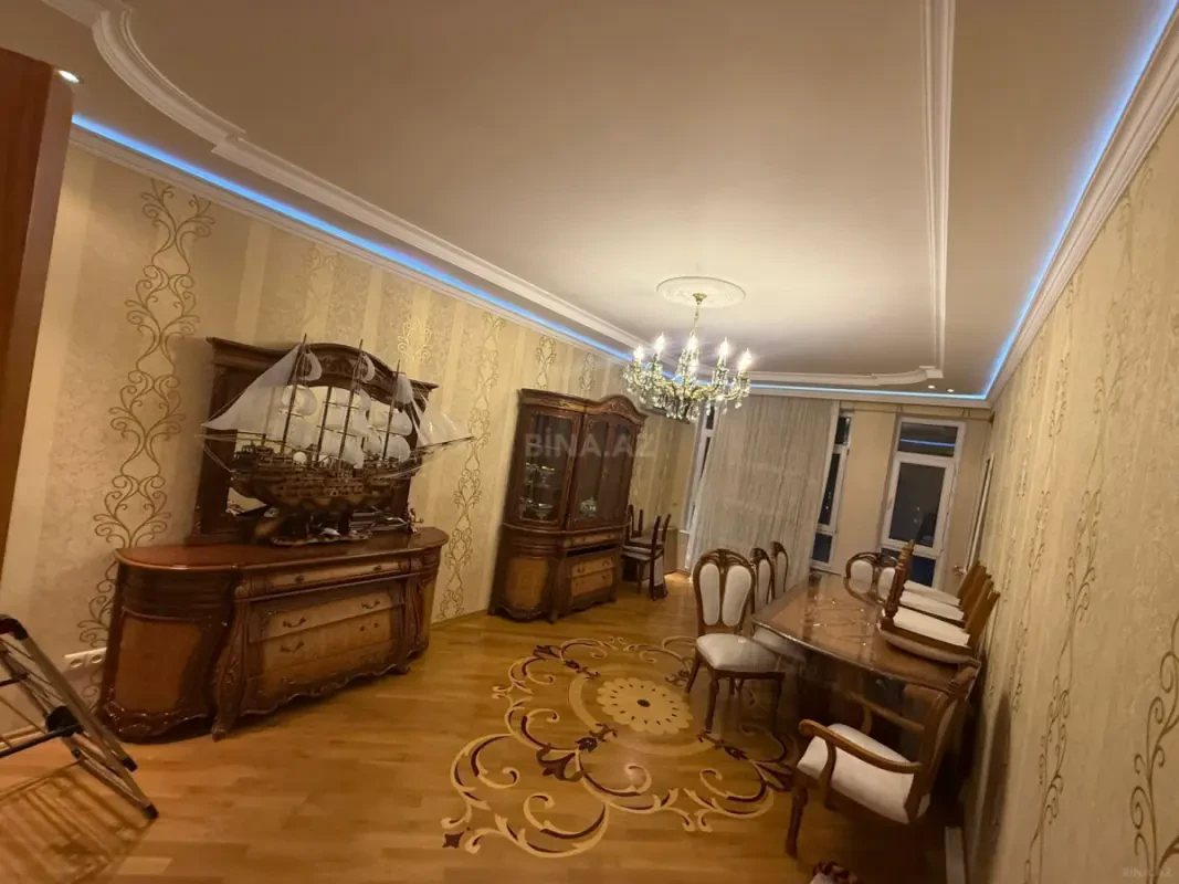 Satılır 3 otaqlı mənzil 126 m²