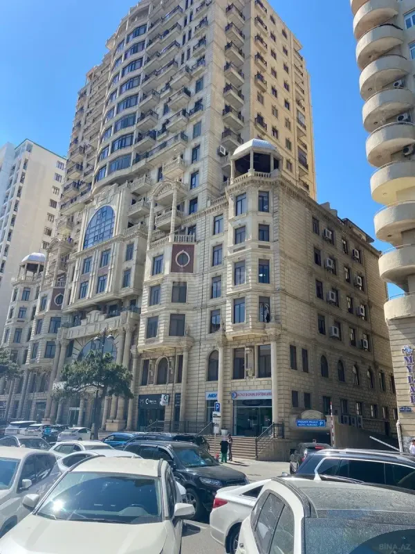 Satılır 3 otaqlı mənzil 126 m²