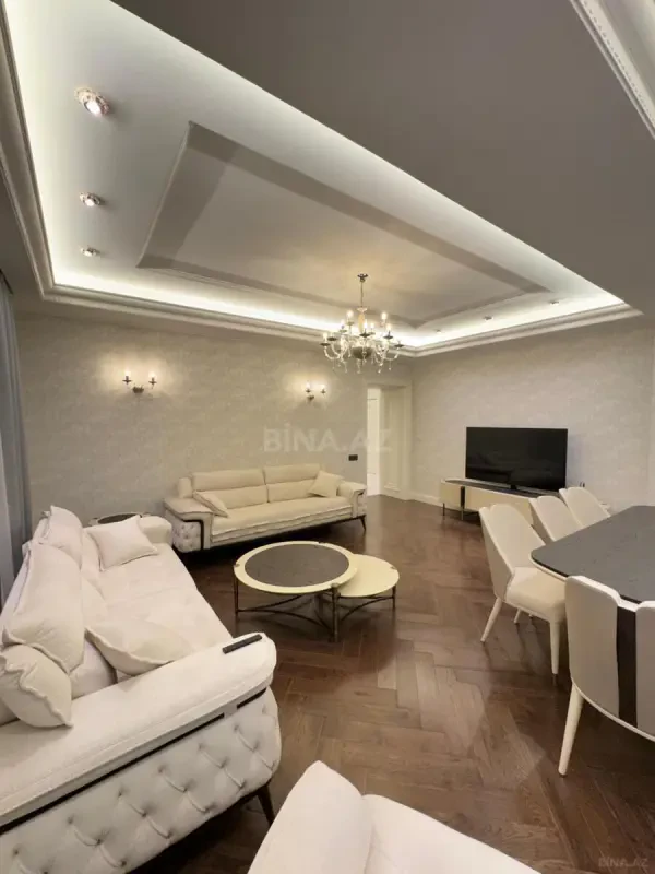 Satılır 3 otaqlı mənzil 134 m²