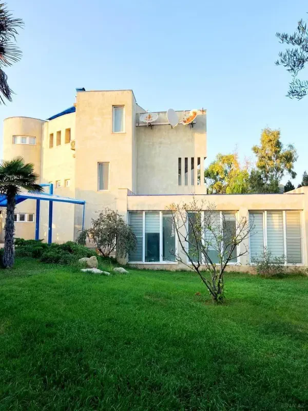 Kirayə verilir 6 otaqlı həyət evi 520 m²