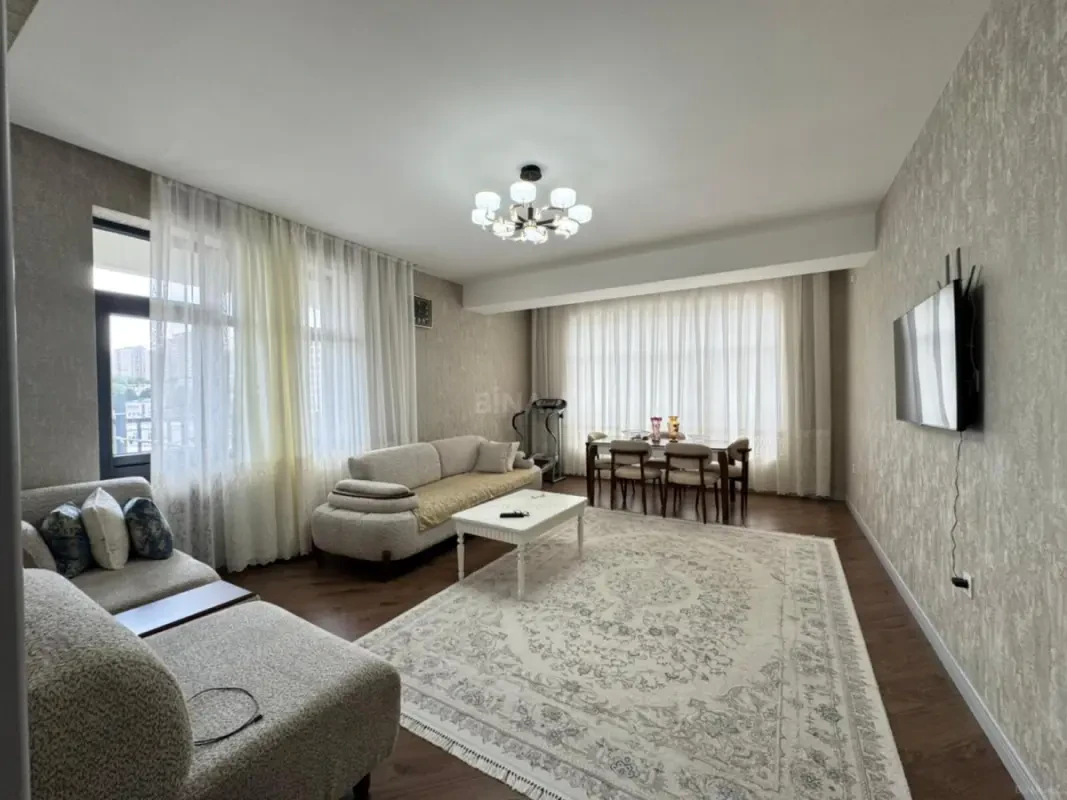 Satılır 3 otaqlı mənzil 117 m²