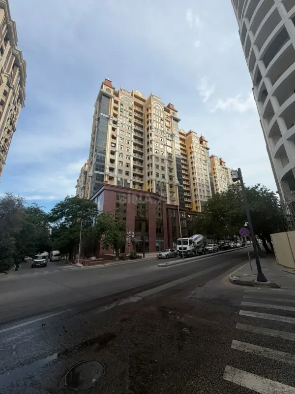 Satılır 3 otaqlı mənzil 114 m²