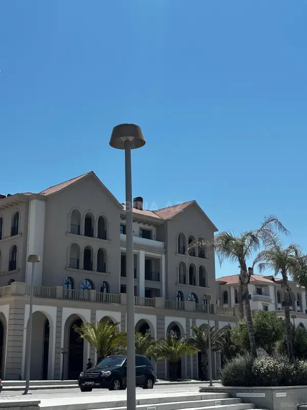 Satılır 2 otaqlı mənzil 76 m²