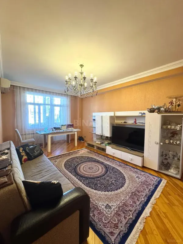 Satılır 3 otaqlı mənzil 118 m²