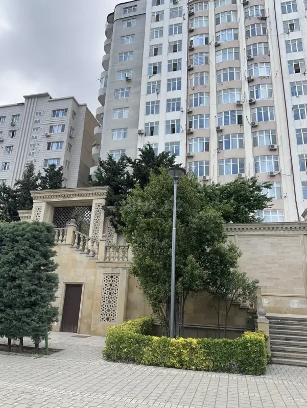 Kirayə verilir 4 otaqlı mənzil 170 m²