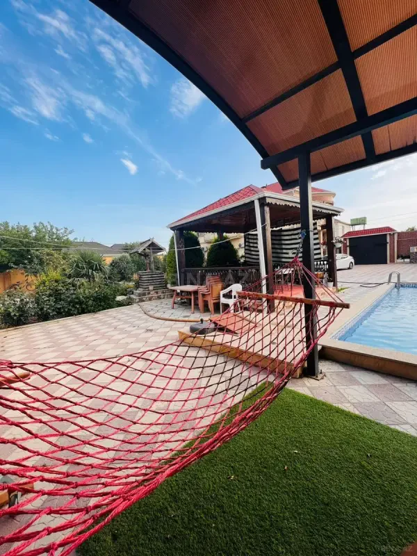 Kirayə verilir 7 otaqlı həyət evi 400 m²