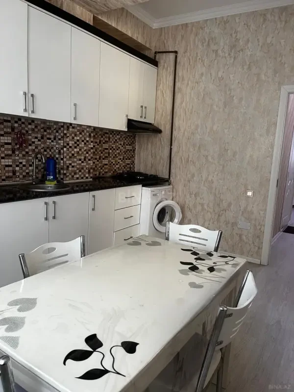 Kirayə verilir 2 otaqlı mənzil 70 m²