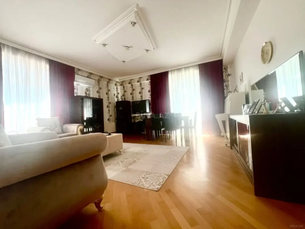 Satılır 3 otaqlı mənzil 128 m²
