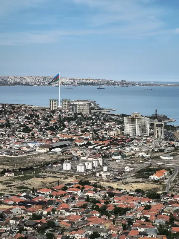 Satılır 7 otaqlı həyət evi 550 m²