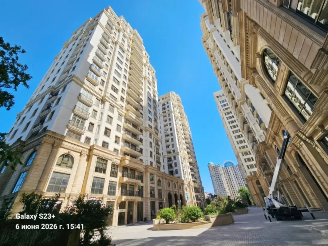 Satılır 5 otaqlı mənzil 400 m²