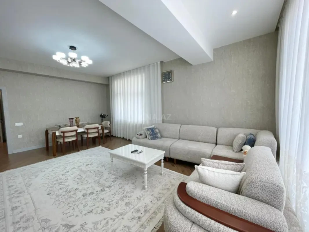 Satılır 3 otaqlı mənzil 120 m²