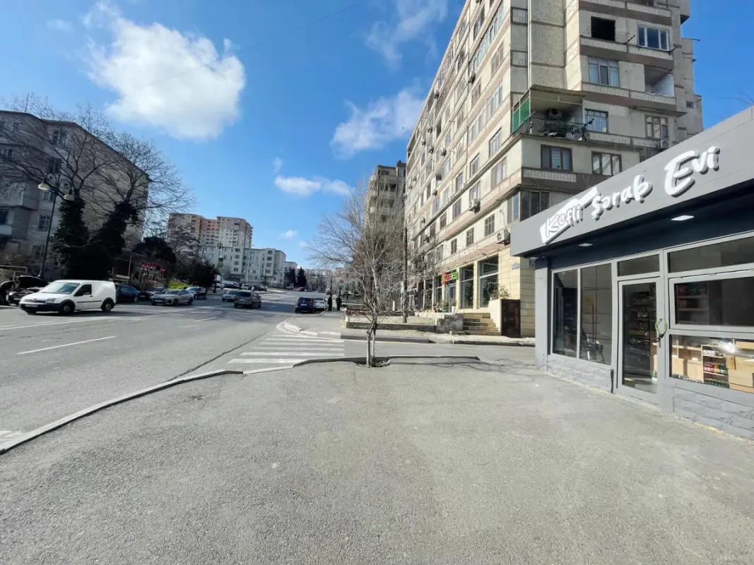 Satılır 4 otaqlı mənzil 110 m²