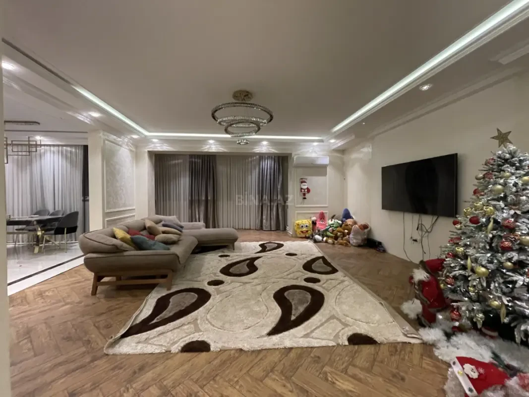 Satılır 5 otaqlı mənzil 301 m²
