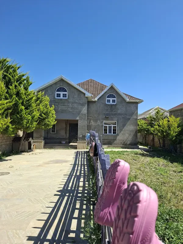 Satılır 5 otaqlı həyət evi 230 m²