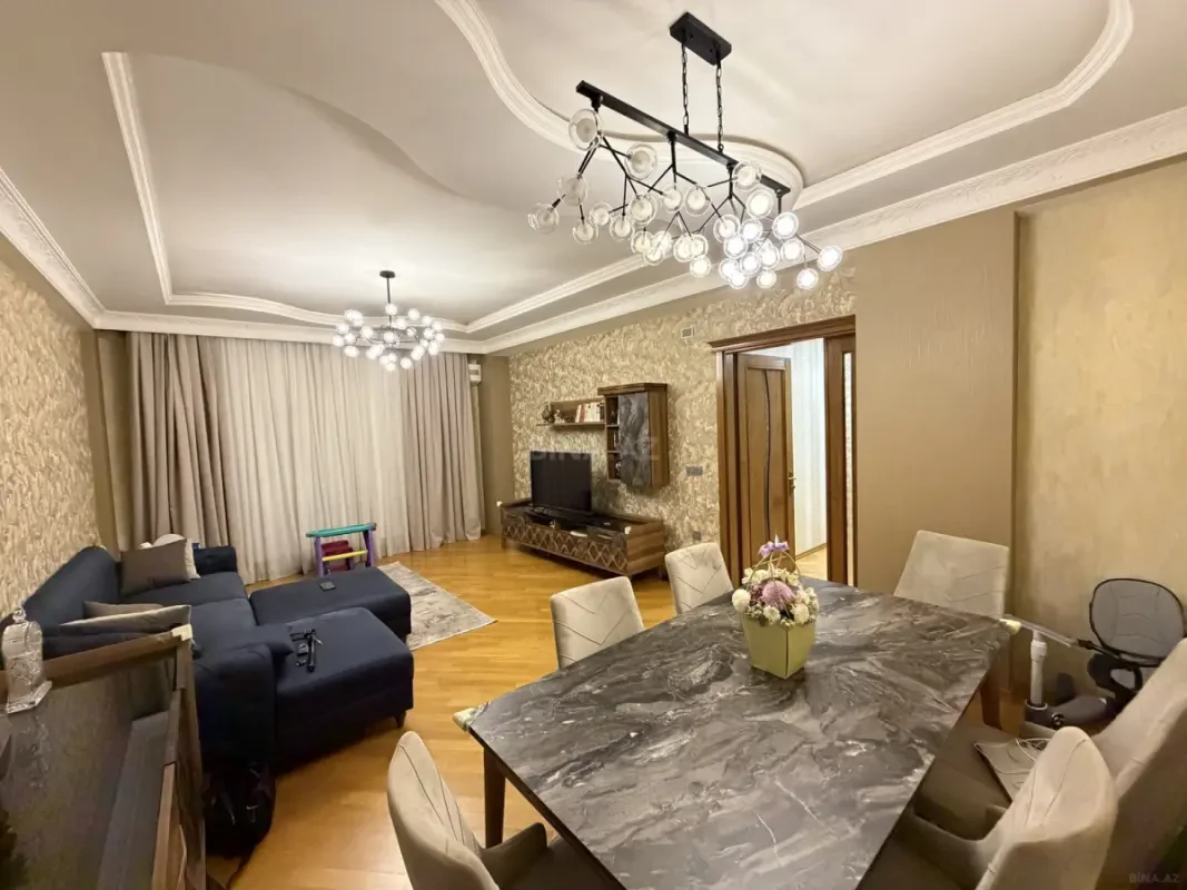 Satılır 2 otaqlı mənzil 83 m²