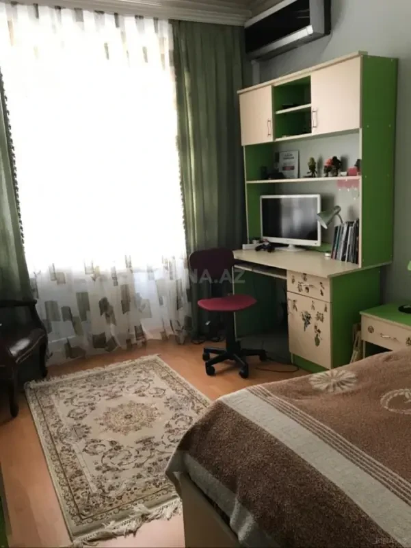 Satılır 5 otaqlı mənzil 100 m²