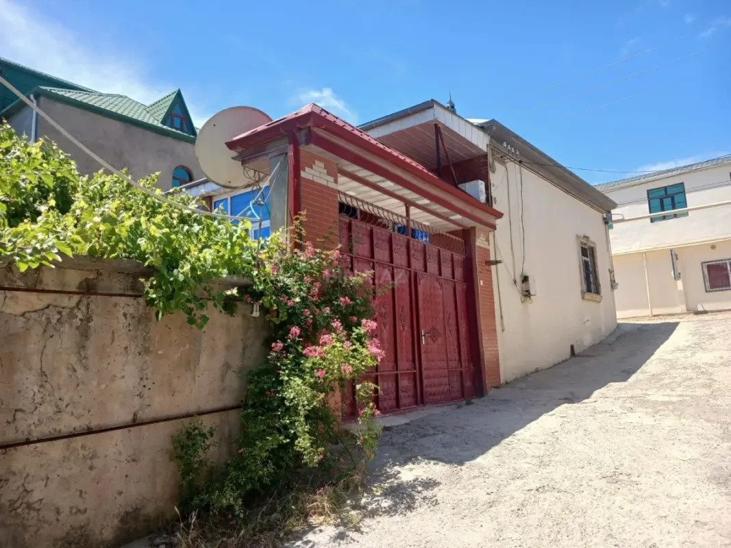 Satılır 5 otaqlı həyət evi 130 m²