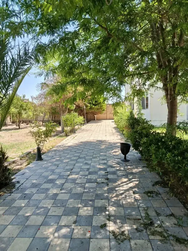 Kirayə verilir 7 otaqlı həyət evi 400 m²