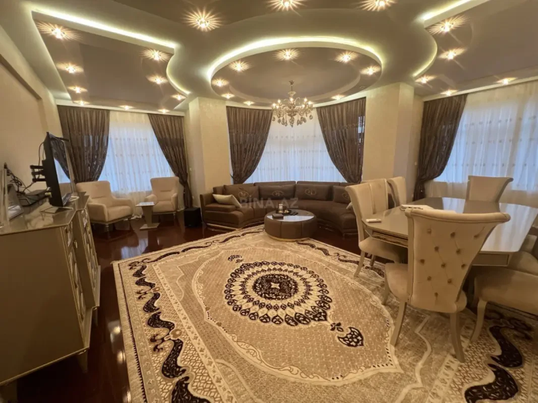 Satılır 4 otaqlı mənzil 220 m²